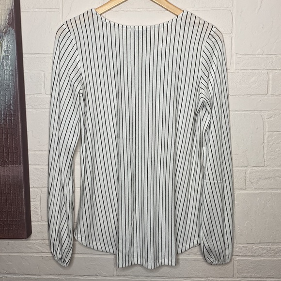 Buckle Black Keyhole Front Striped Top S - Picture 3 of 3